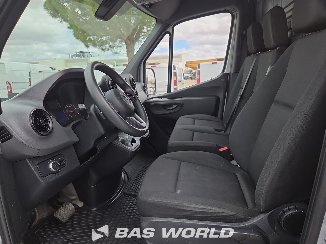 Other : Mercedes Sprinter 215 CDI شاحنة خفيفة بصندوق مغلق