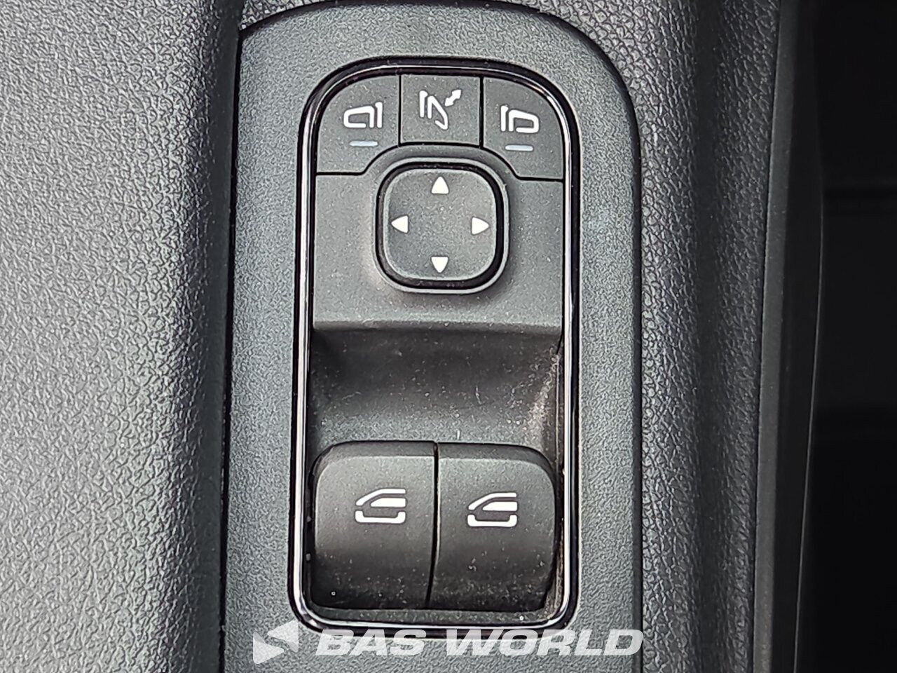 Other : Mercedes Sprinter 215 CDI شاحنة خفيفة بصندوق مغلق