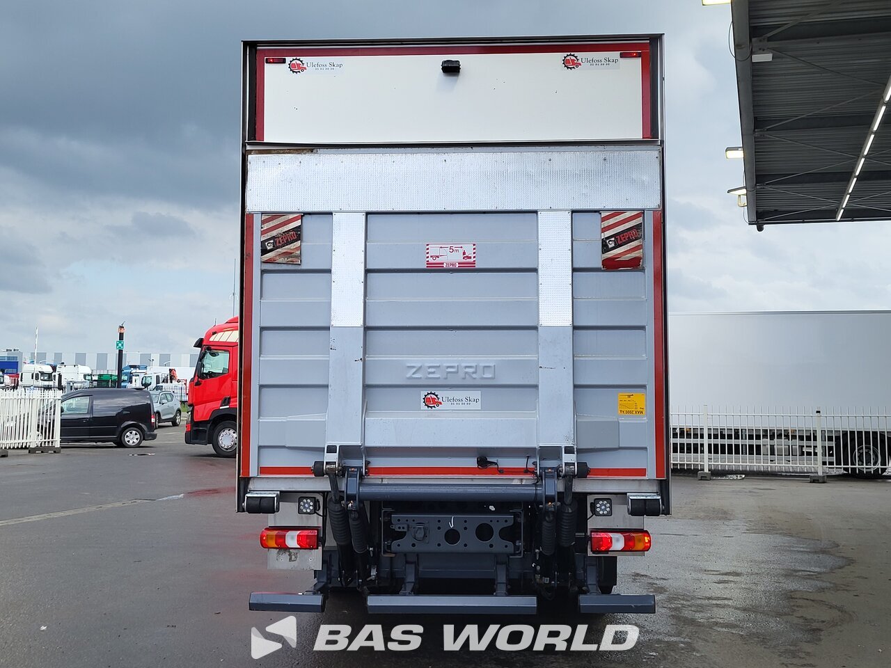 Other : Mercedes Actros 1848 شاحنة الجسم الصندوقي