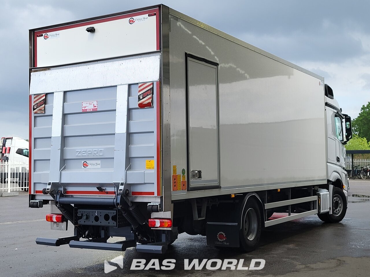 Other : Mercedes Actros 1848 شاحنة الجسم الصندوقي
