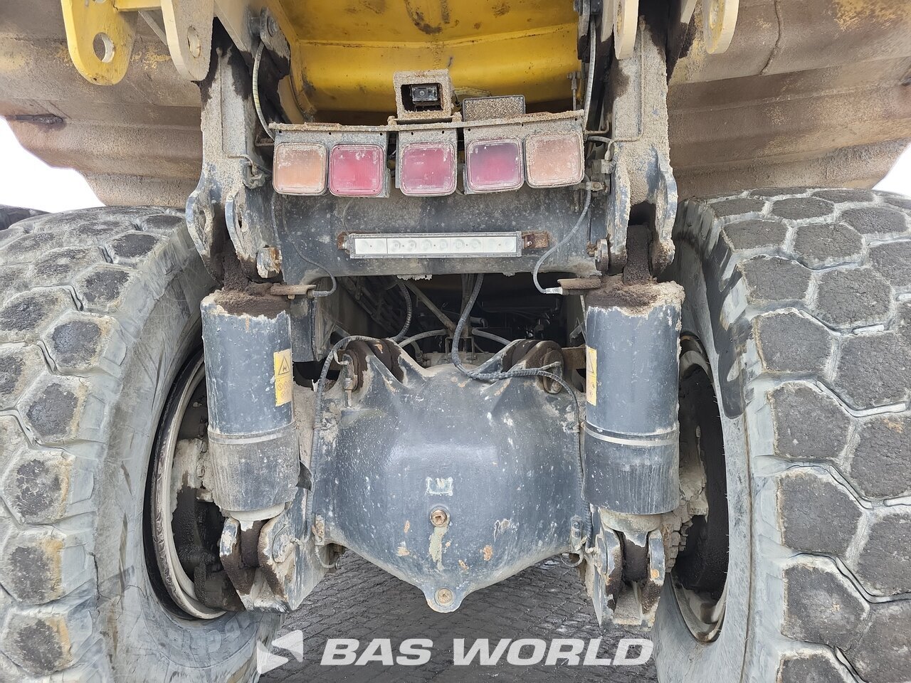 Other : Komatsu HD605 -7E0 Tombereau rigide