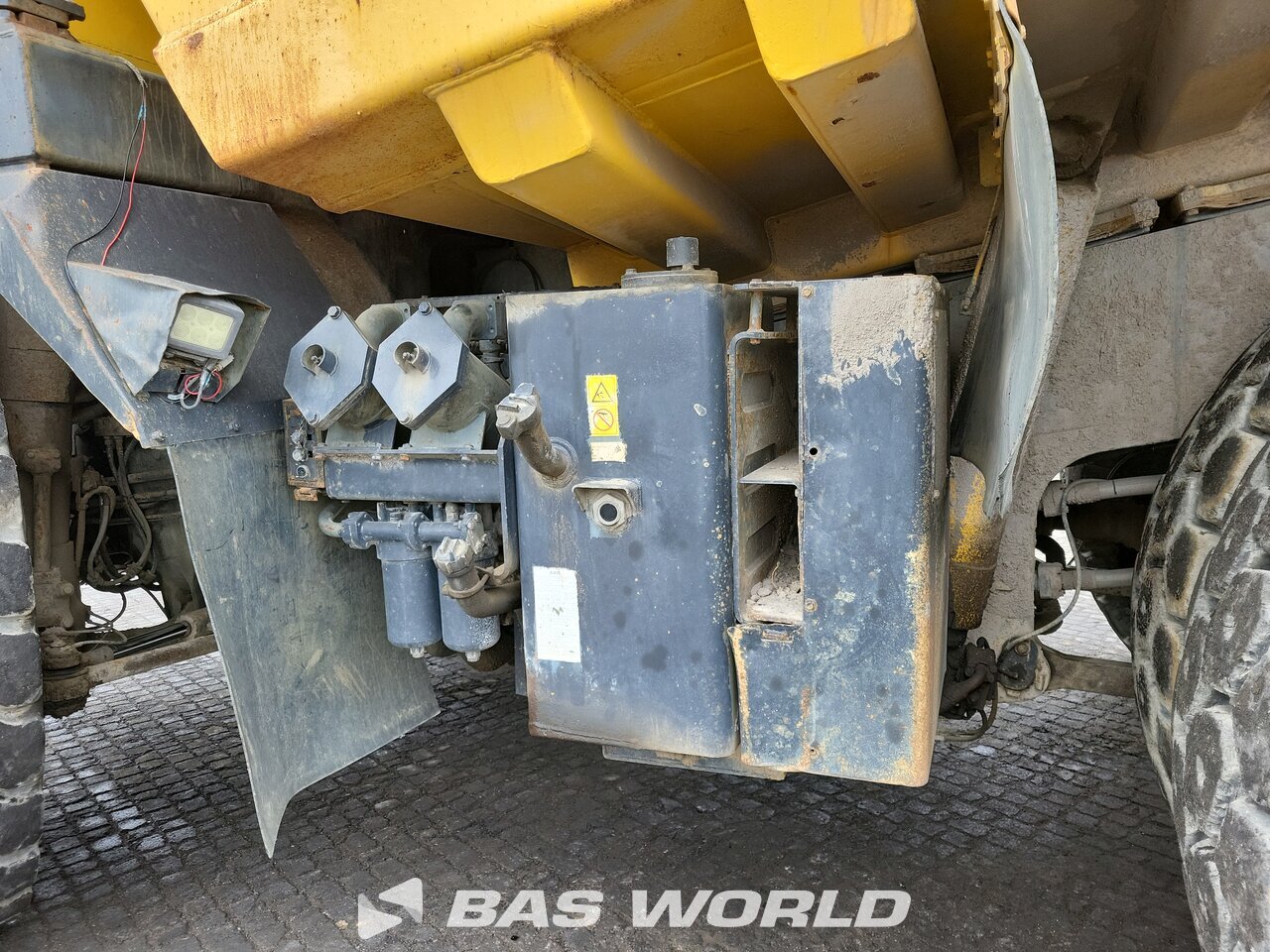 Other : Komatsu HD605 -7E0 Tombereau rigide
