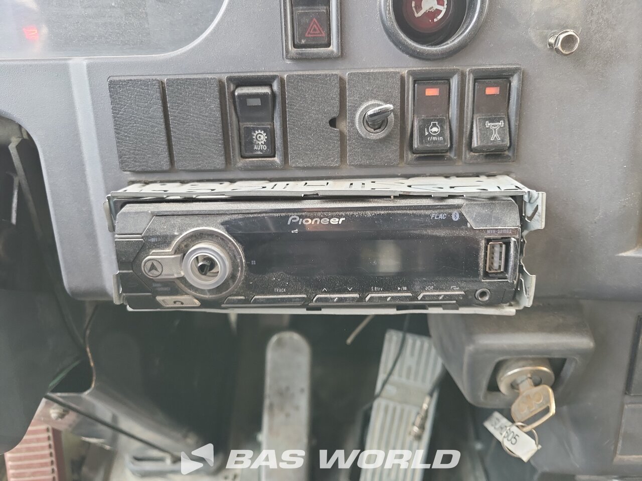 Other : Komatsu HD605 -7E0 Tombereau rigide