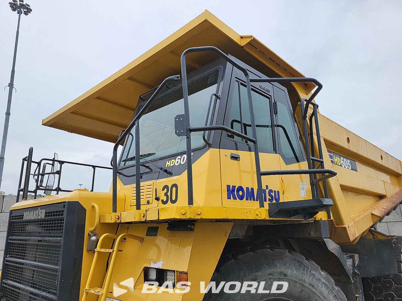 Other : Komatsu HD605 -7E0 Tombereau rigide