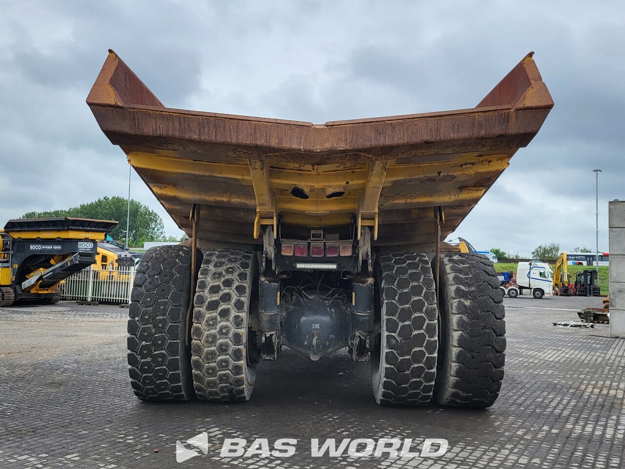 Other : Komatsu HD605 -7E0 Tombereau rigide