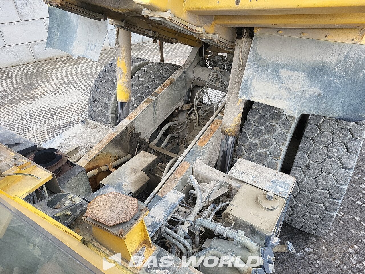 Other : Komatsu HD605 -7E0 Tombereau rigide
