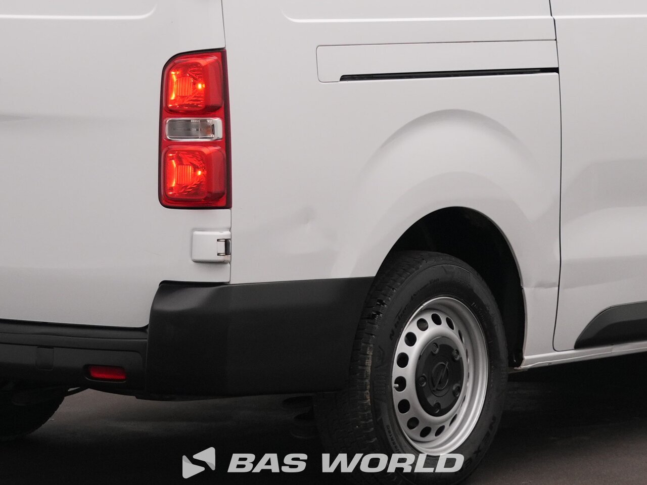 Other : Opel Vivaro 145PK Suljettu pakettiauto
