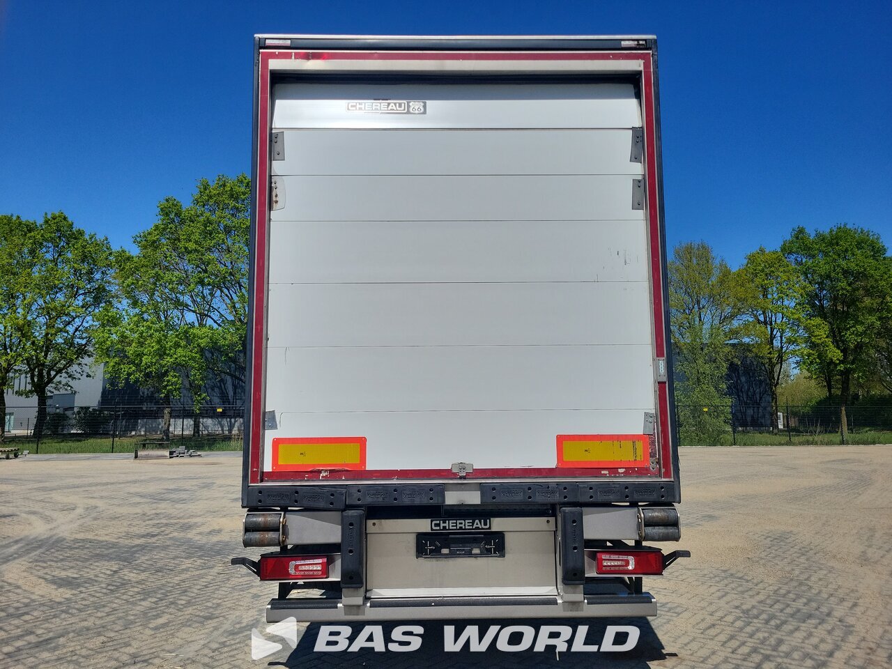 Other : Chereau Closed Box semi trailer