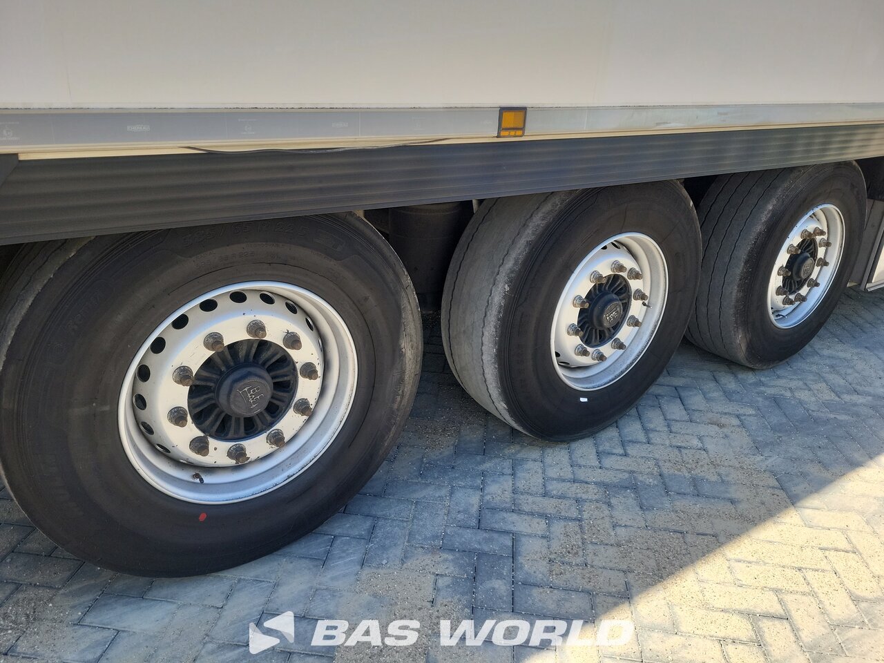 Other : Chereau Closed Box semi trailer