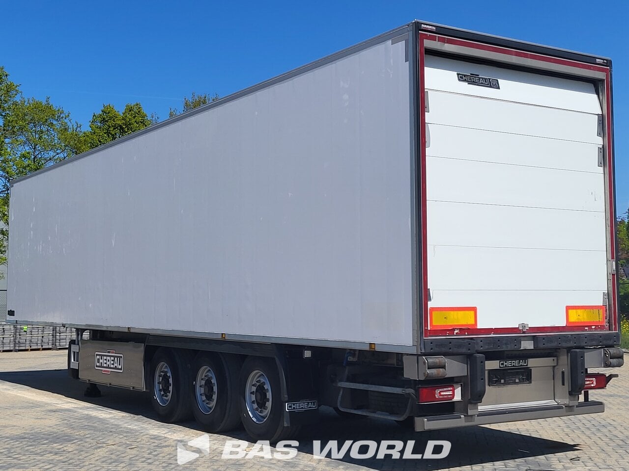 Other : Chereau Closed Box semi trailer