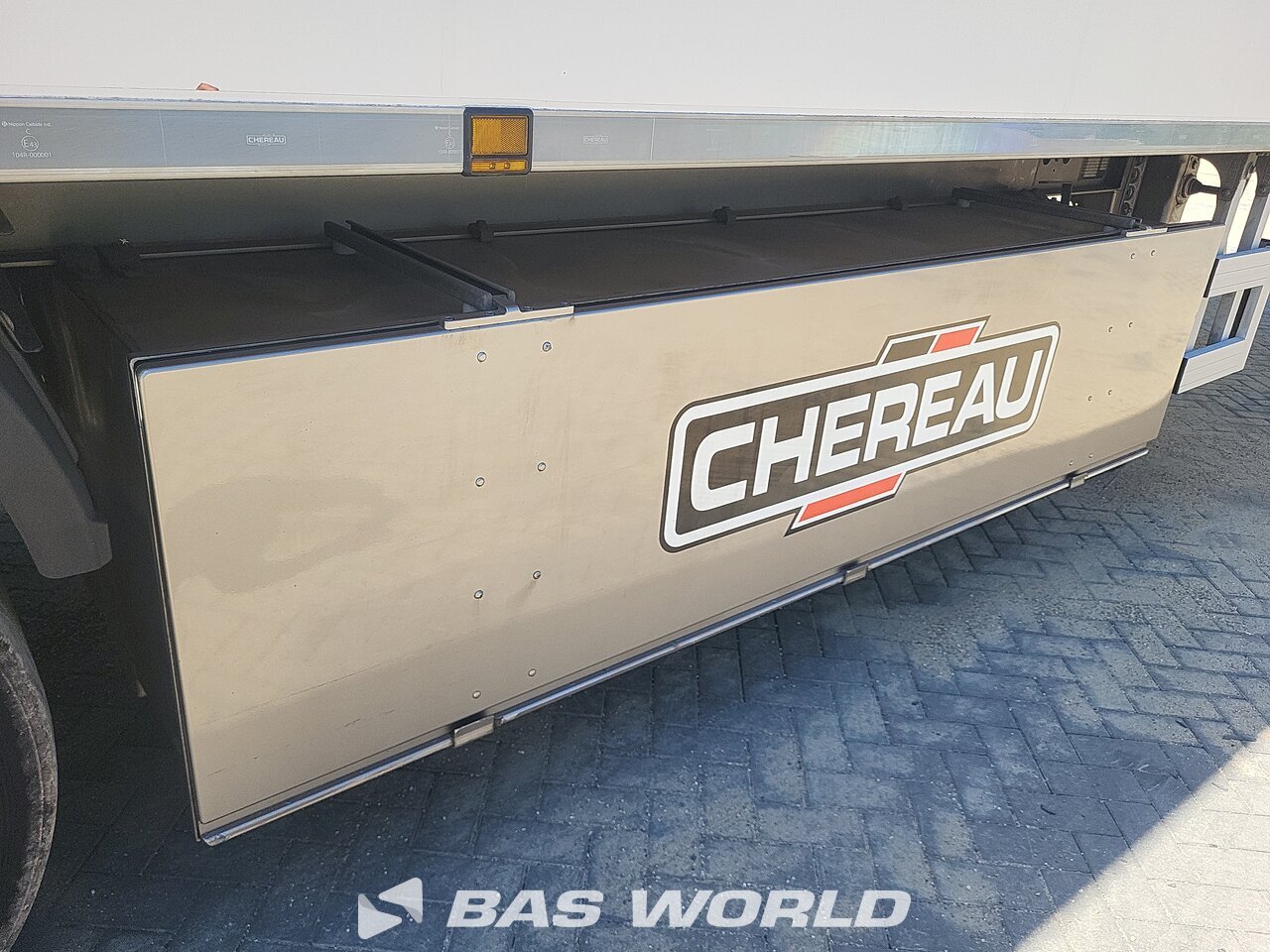 Other : Chereau Closed Box semi trailer
