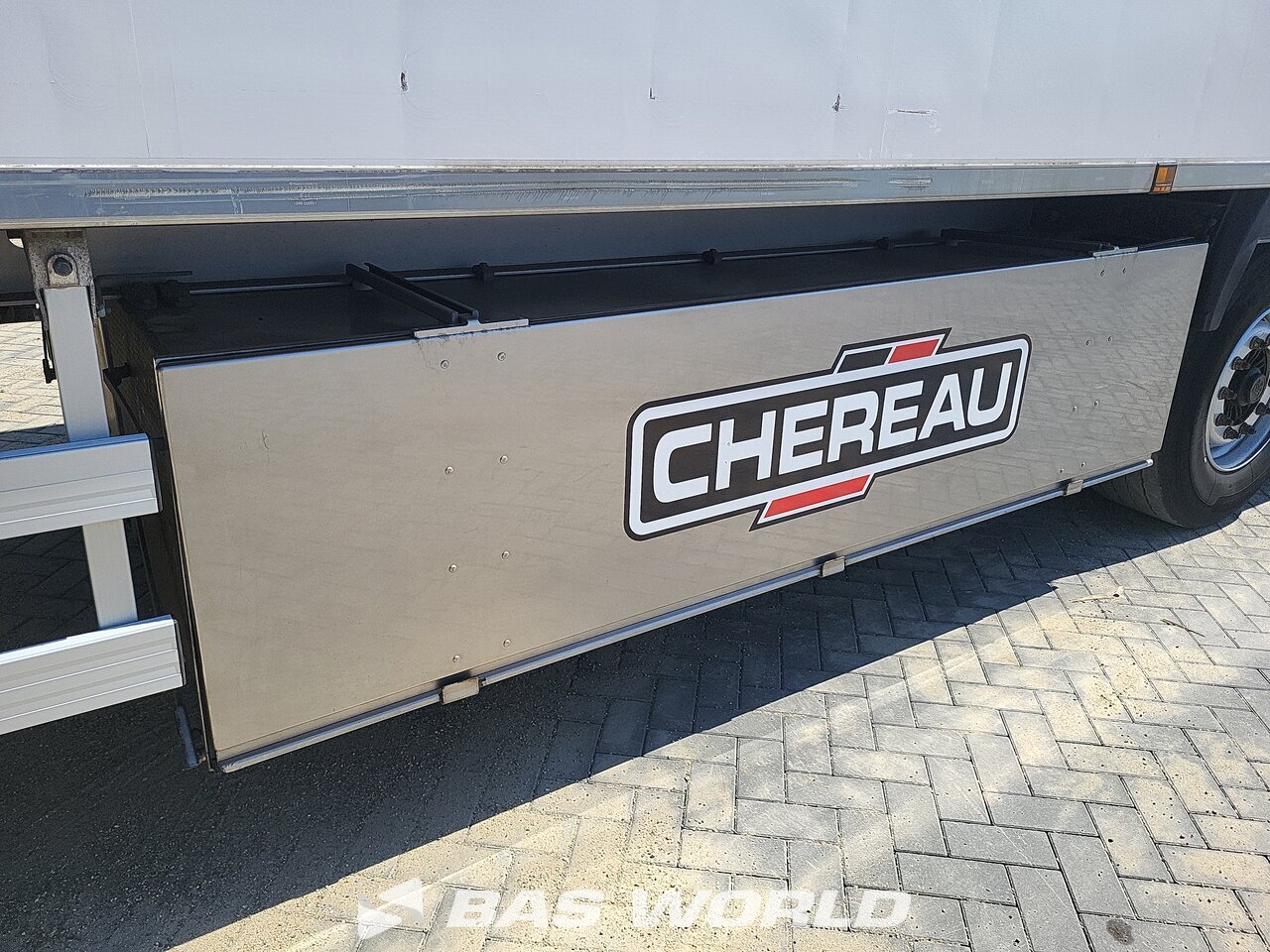 Other : Chereau Closed Box semi trailer