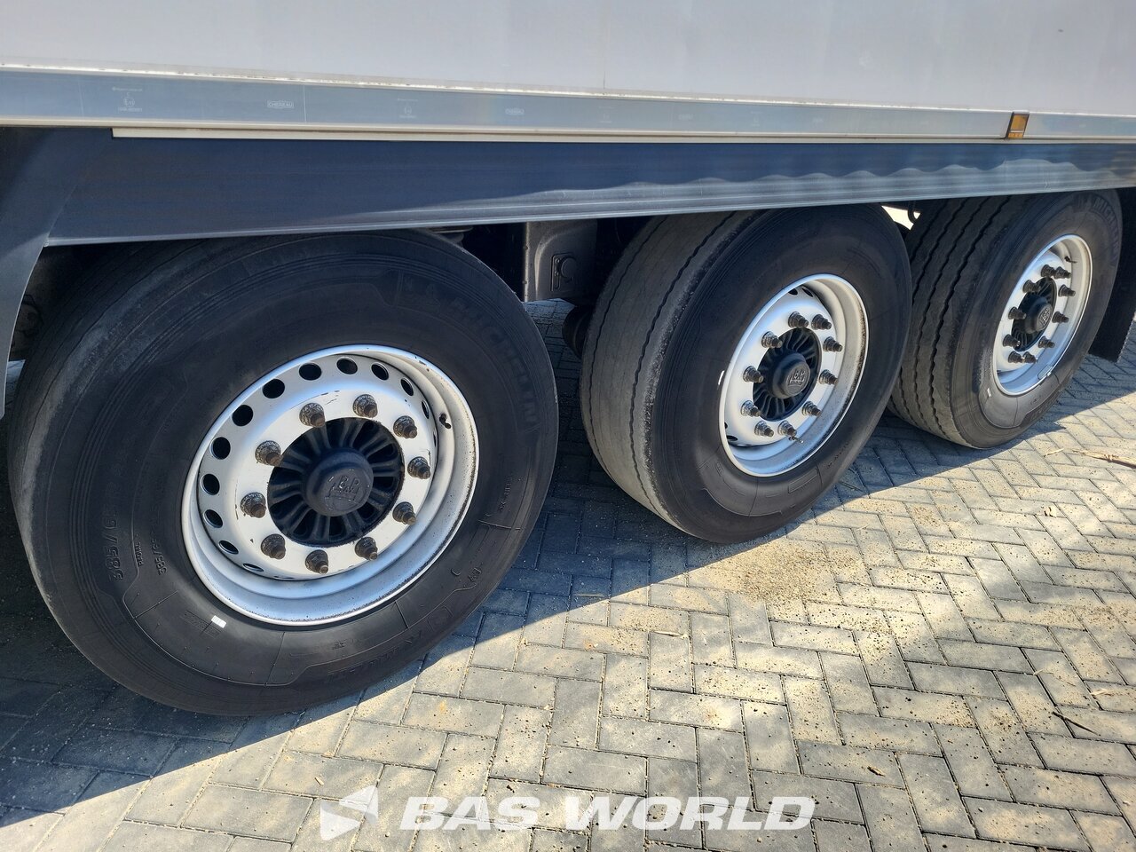Other : Chereau Closed Box semi trailer