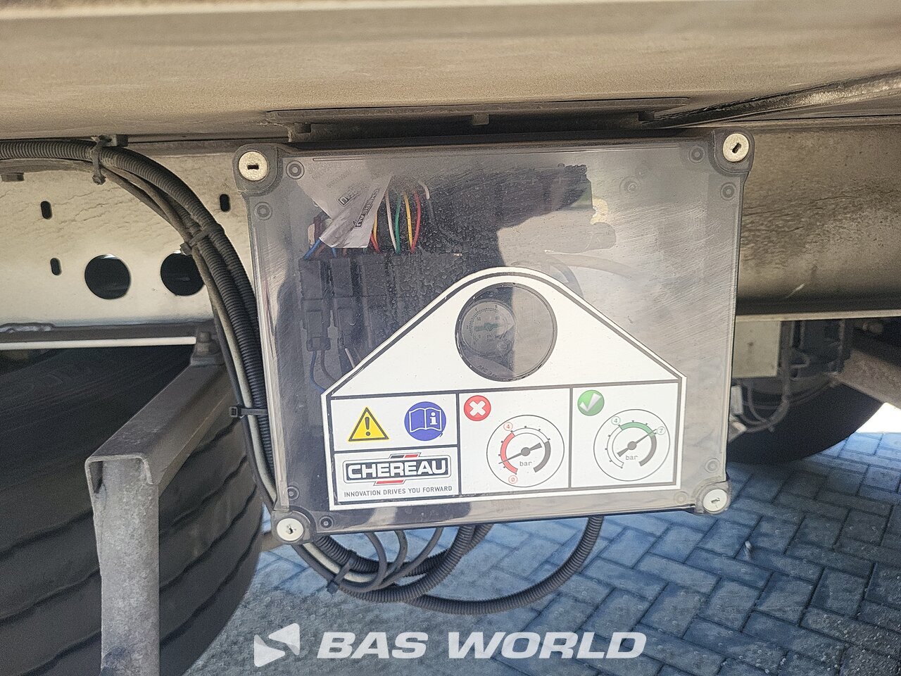 Other : Chereau Closed Box semi trailer