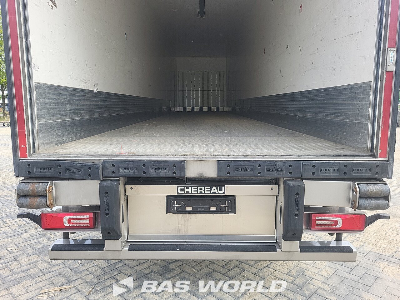 Other : Chereau Closed Box semi trailer