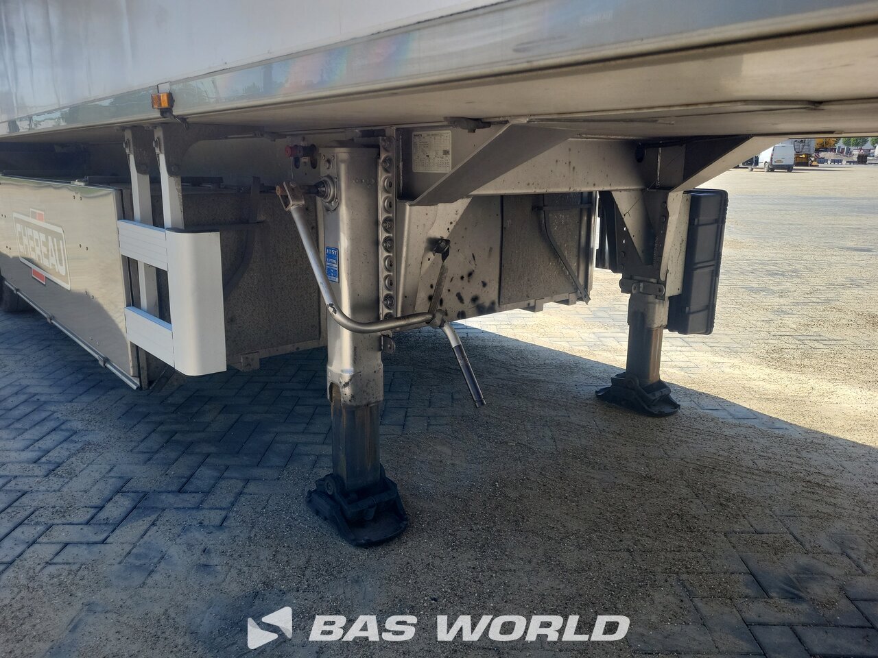 Other : Chereau Closed Box semi trailer