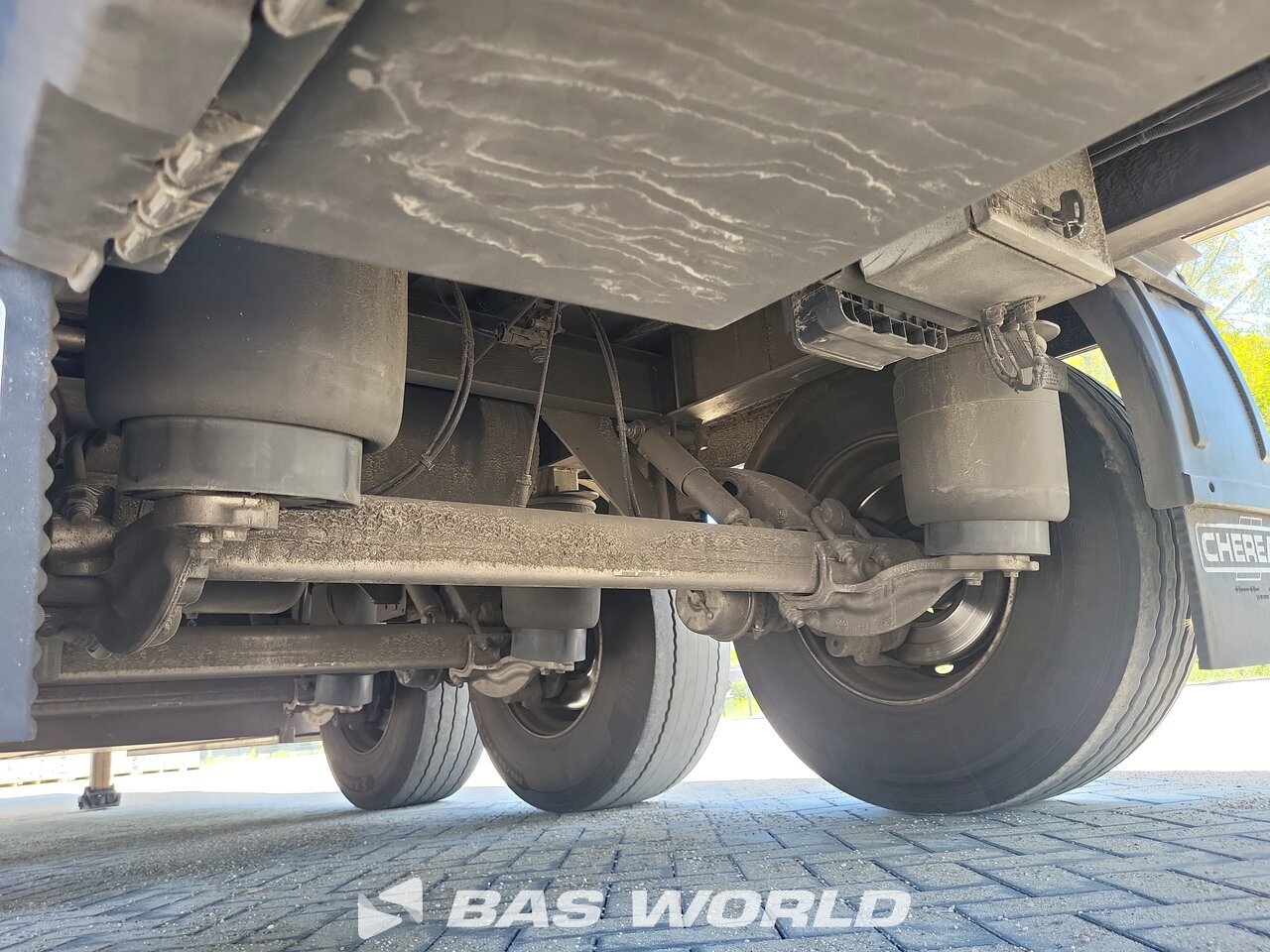 Other : Chereau Closed Box semi trailer