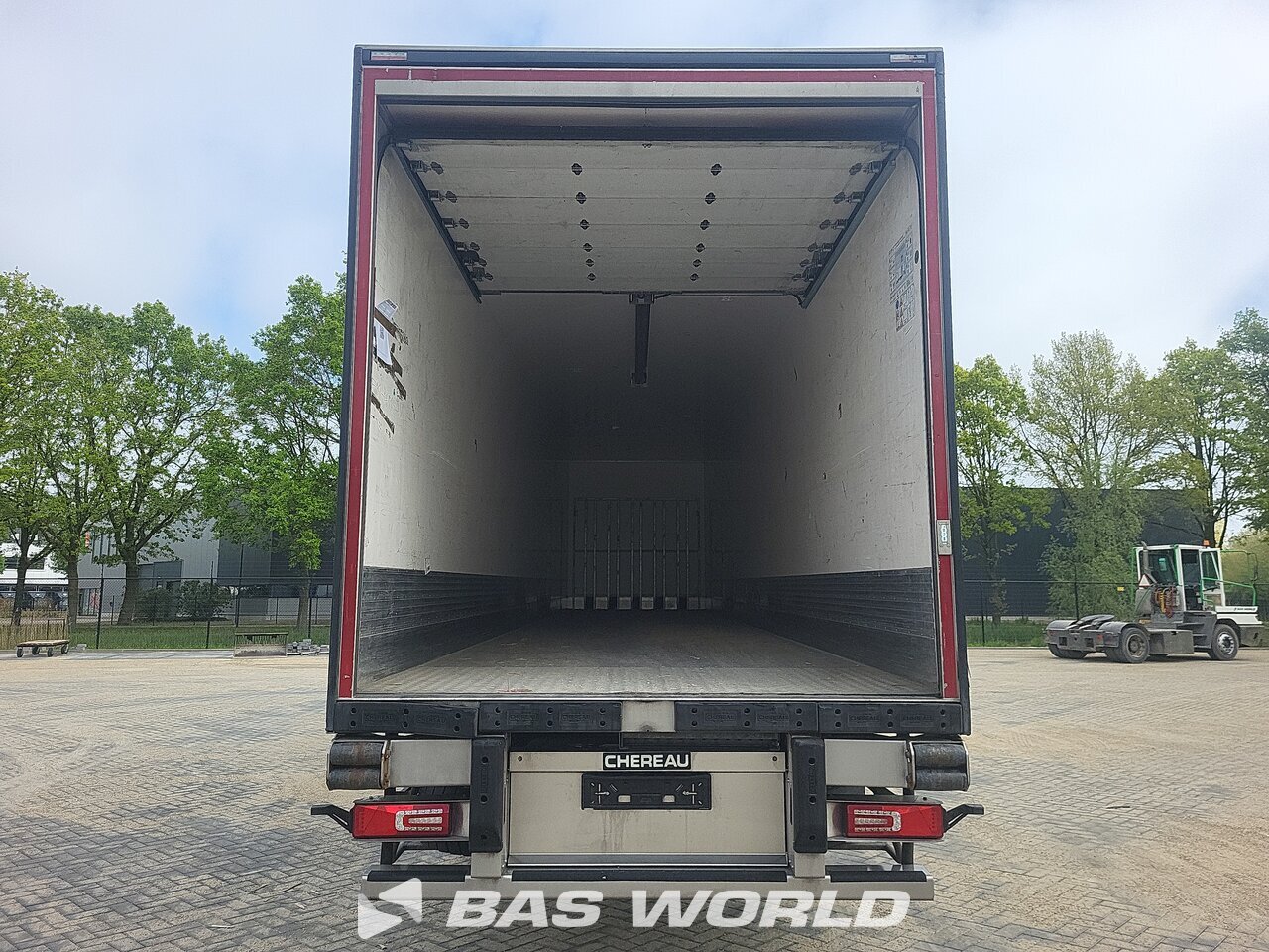 Other : Chereau Closed Box semi trailer