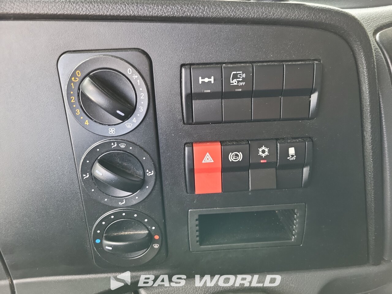 Other : Mercedes Atego 1527 Carroçarias furgão