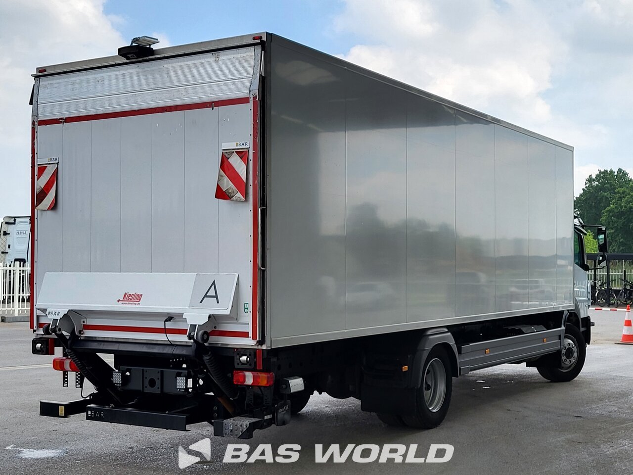 Other : Mercedes Atego 1527 Carroçarias furgão
