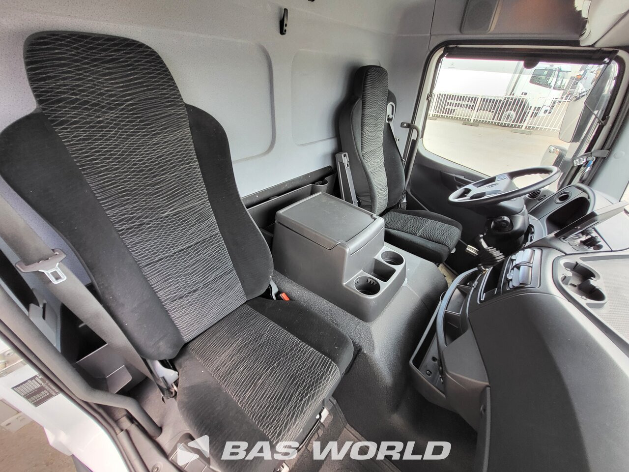 Other : Mercedes Atego 1527 Carroçarias furgão