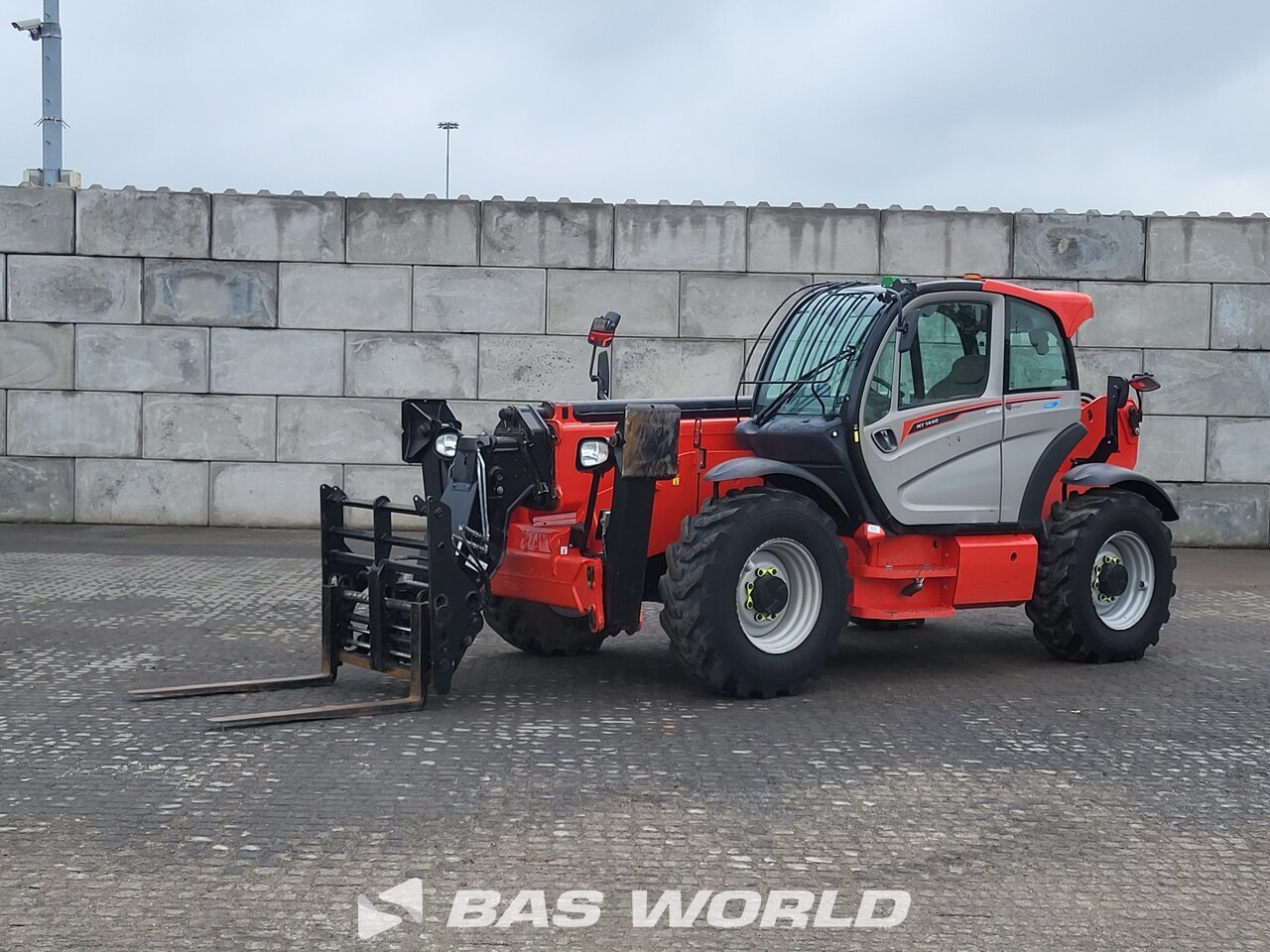 Front left : Manitou MT1440 رافعة تلسكوبية