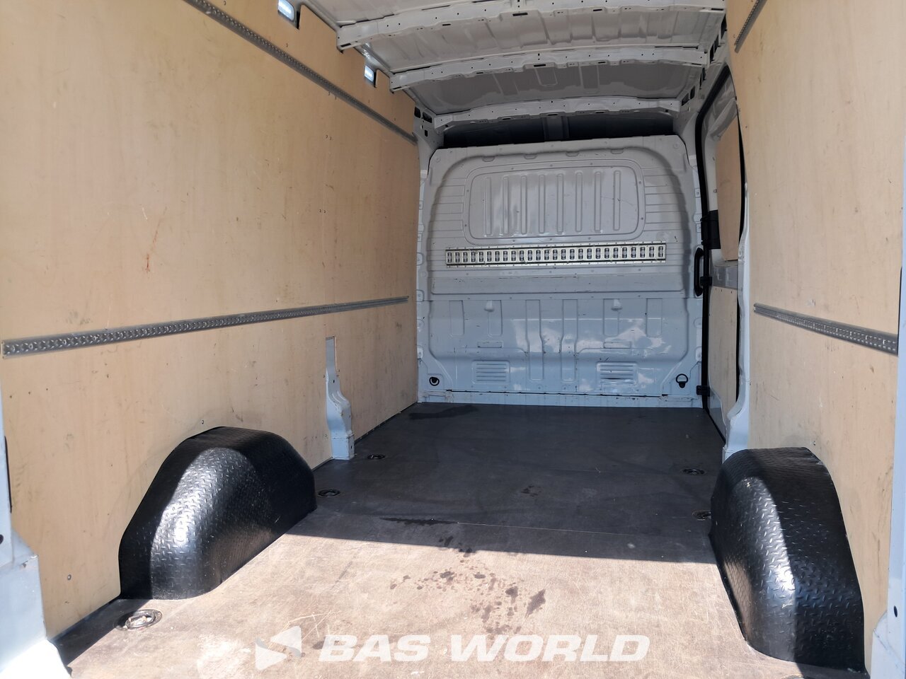 Other : Maxus Deliver 9 Furgão