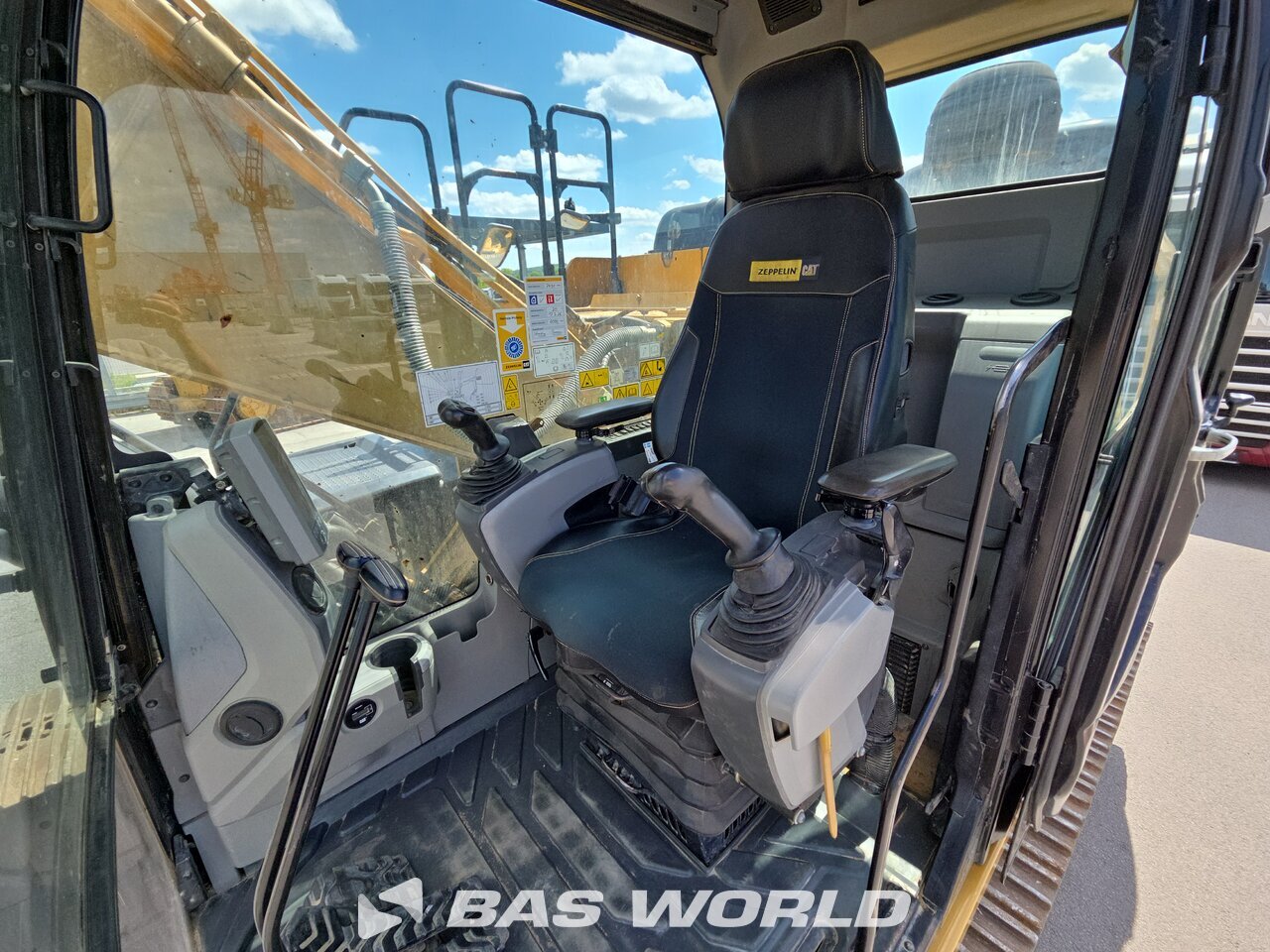 Other : Caterpillar 320 E L حفارة مجنزرة