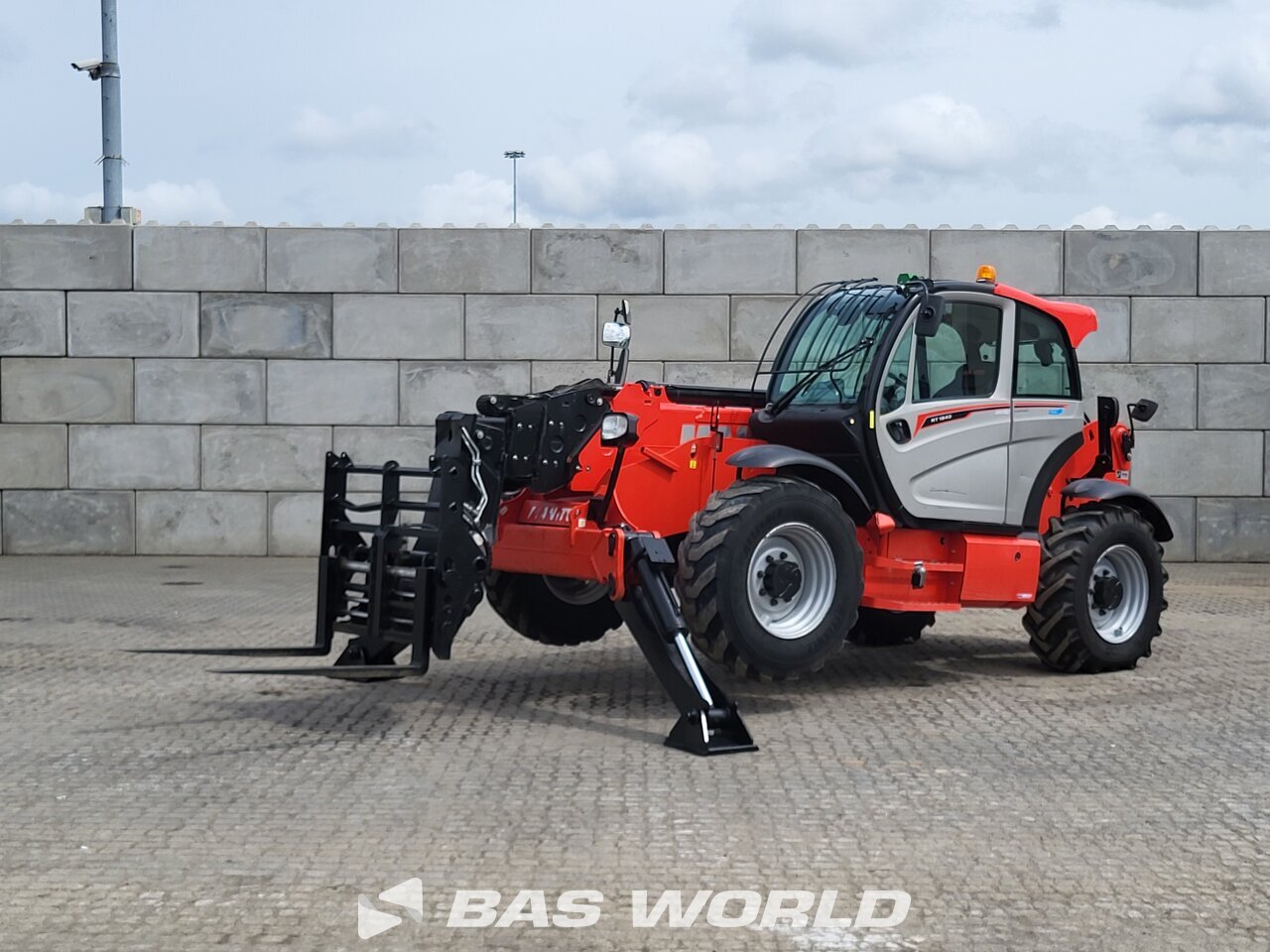 Front left : Manitou MT1840 رافعة تلسكوبية