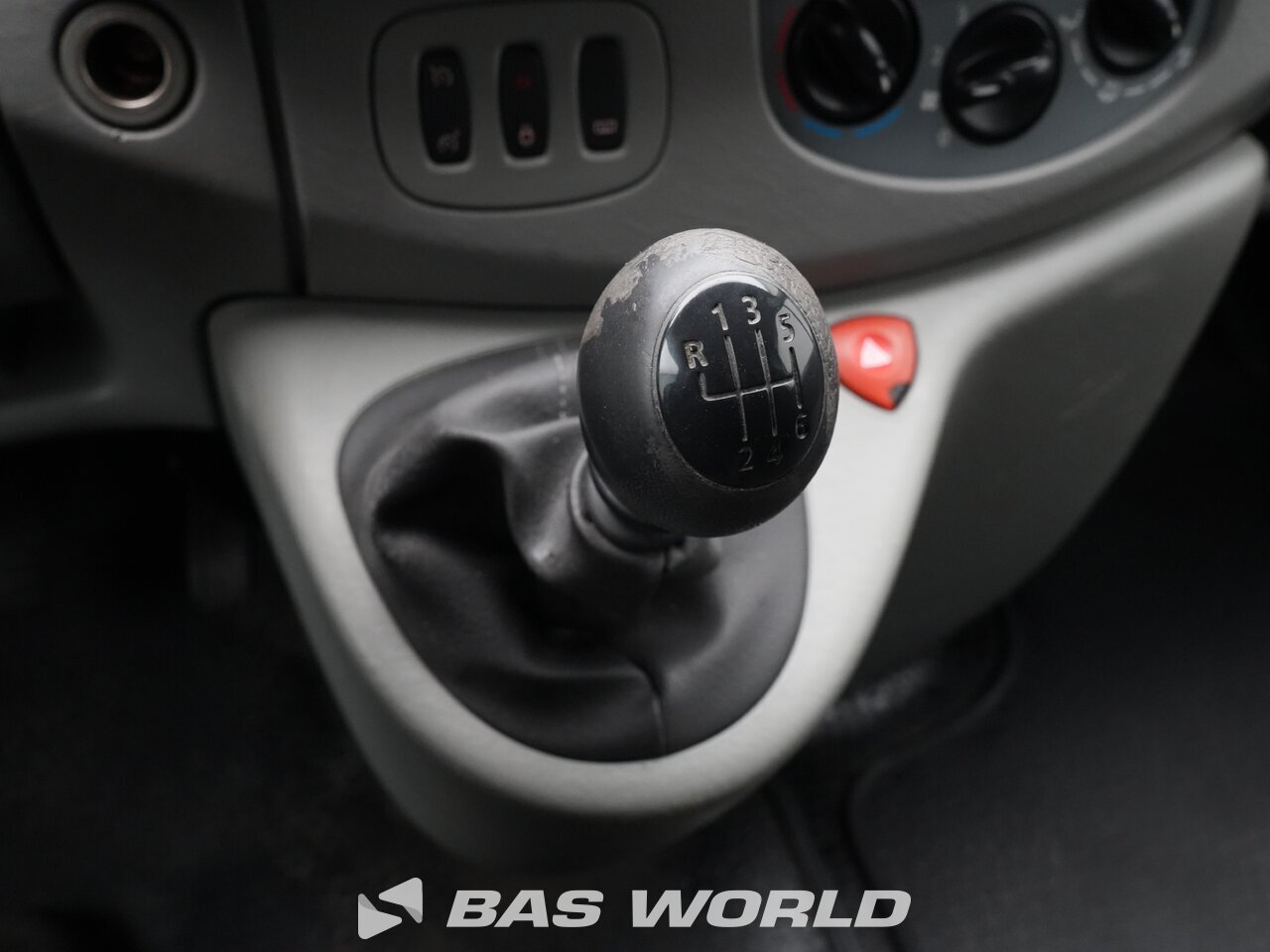 Other : Opel Vivaro 115PK شاحنة خفيفة بصندوق مغلق