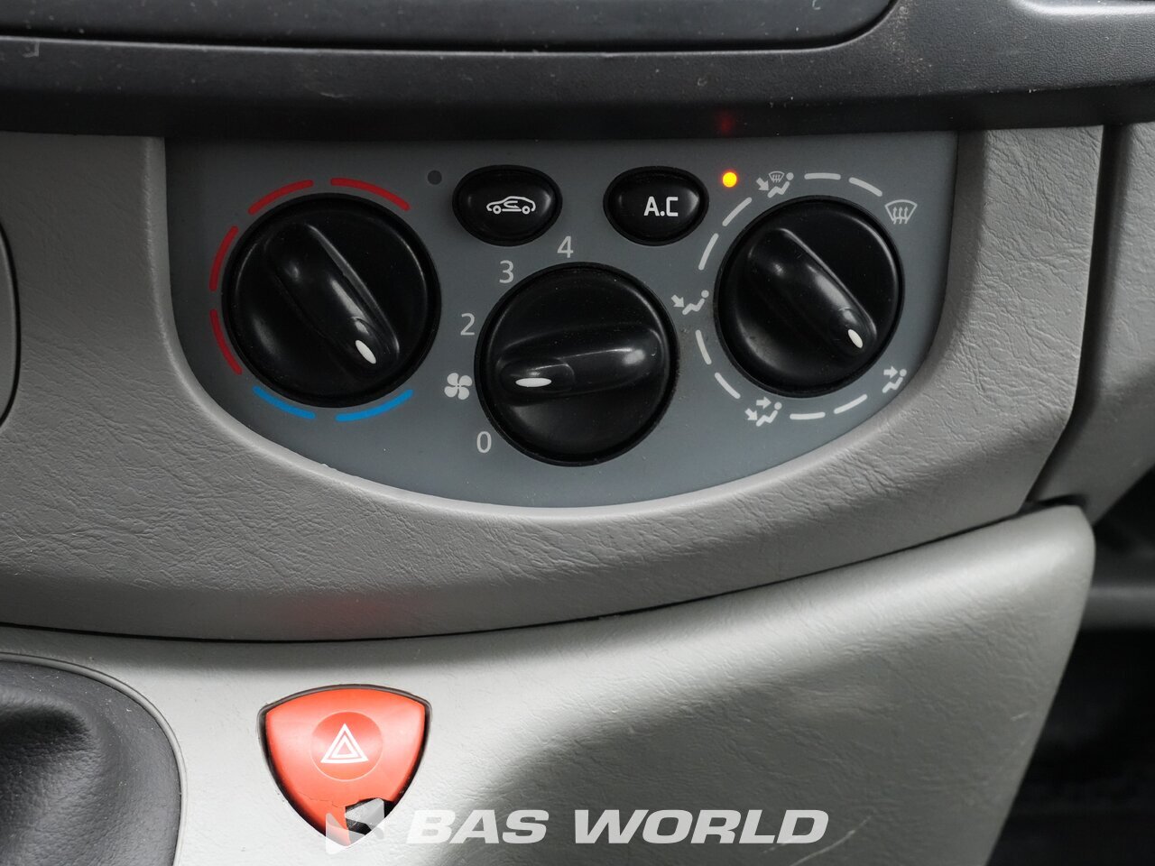 Other : Opel Vivaro 115PK شاحنة خفيفة بصندوق مغلق