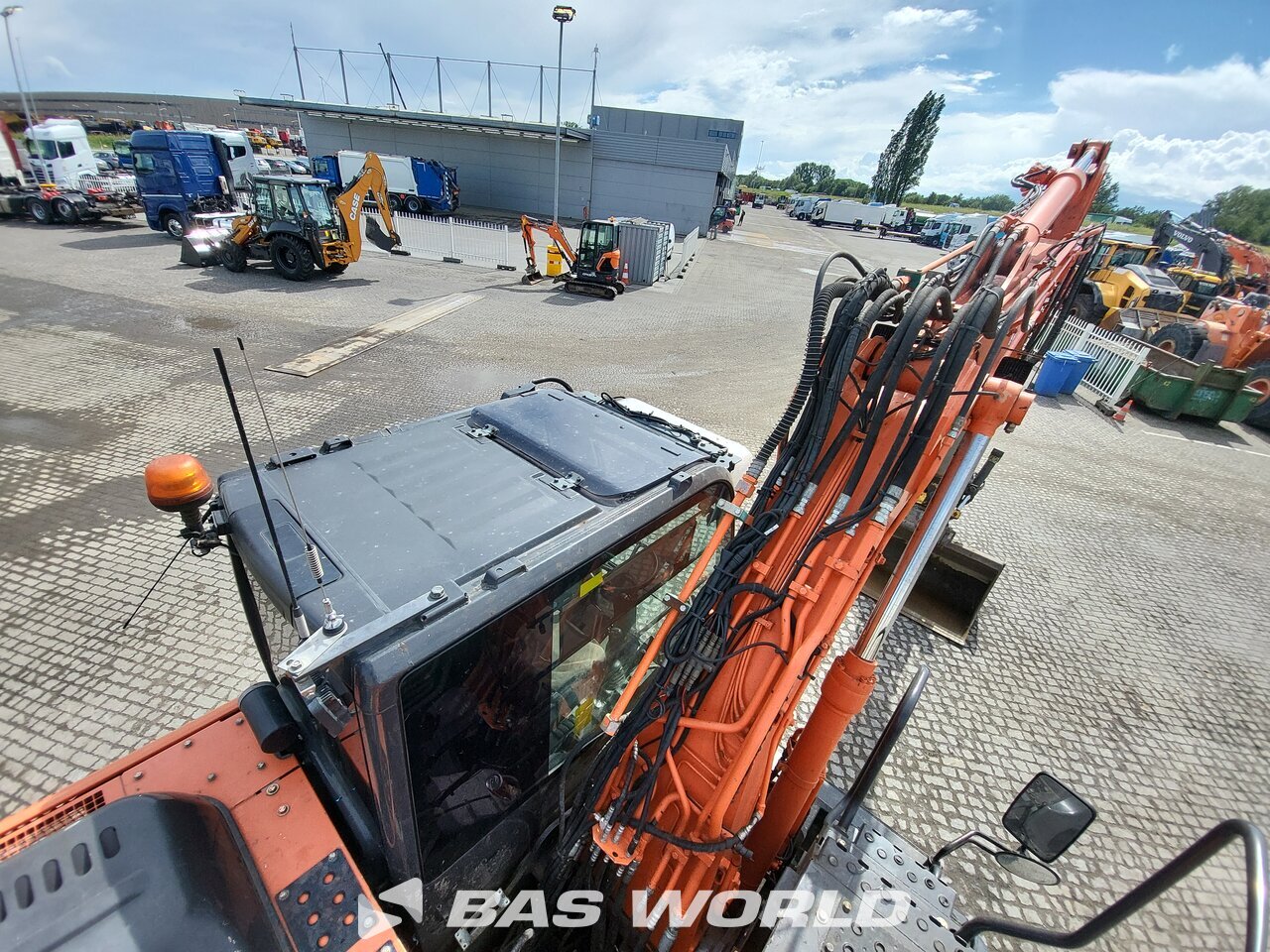Other : Hitachi ZX140W -5B Wheeled excavator