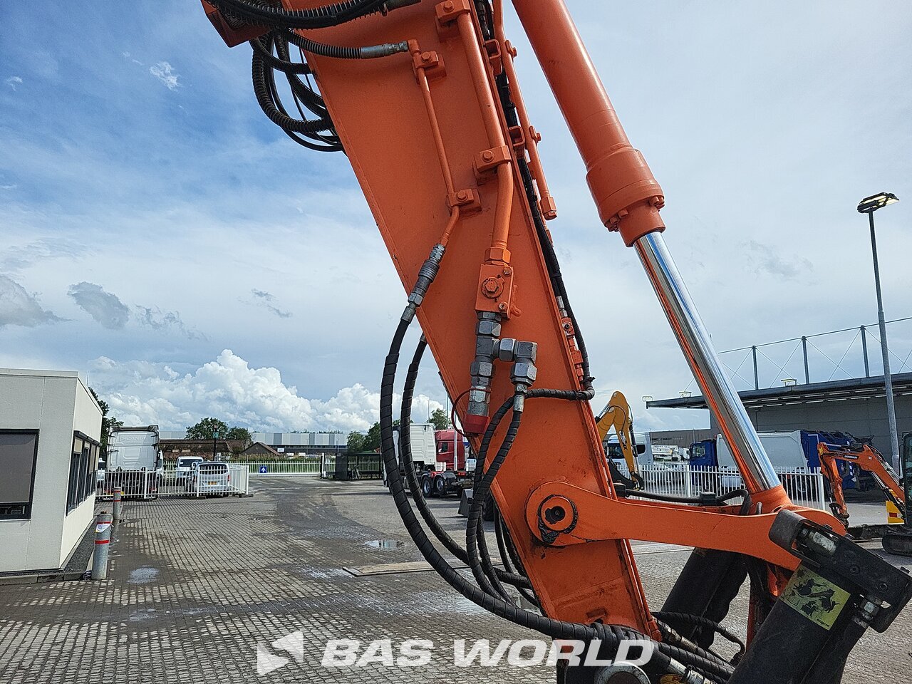Other : Hitachi ZX140W -5B Wheeled excavator