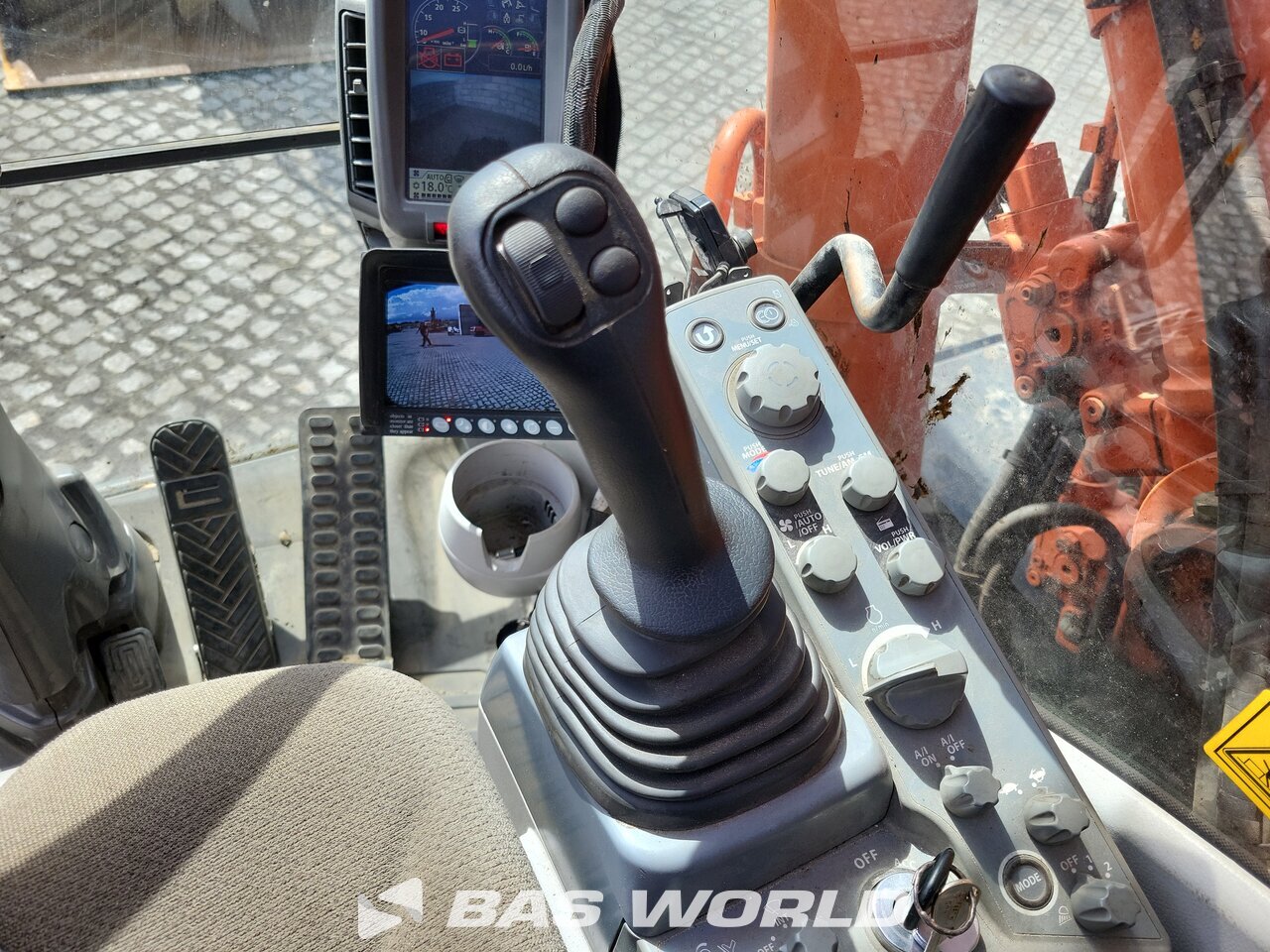 Other : Hitachi ZX140W -5B Wheeled excavator