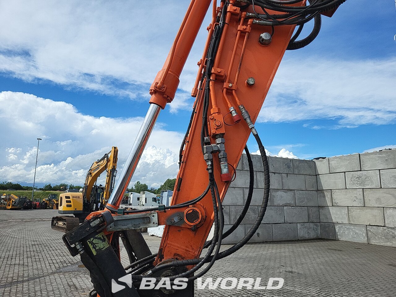 Other : Hitachi ZX140W -5B Wheeled excavator