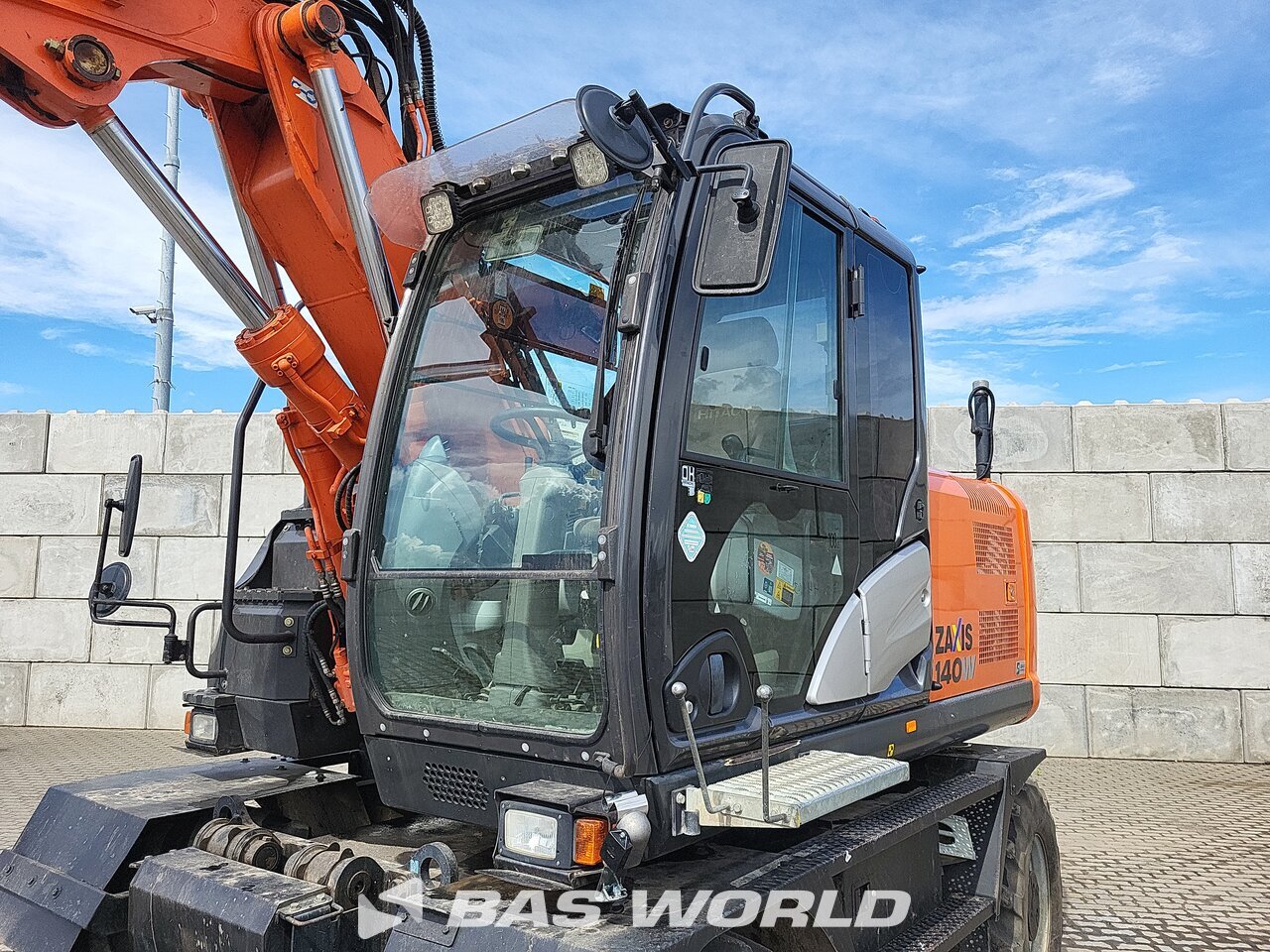 Other : Hitachi ZX140W -5B Wheeled excavator