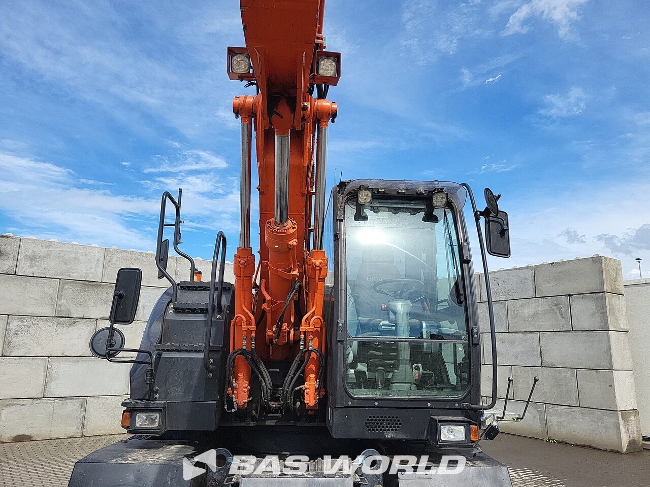 Other : Hitachi ZX140W -5B Wheeled excavator