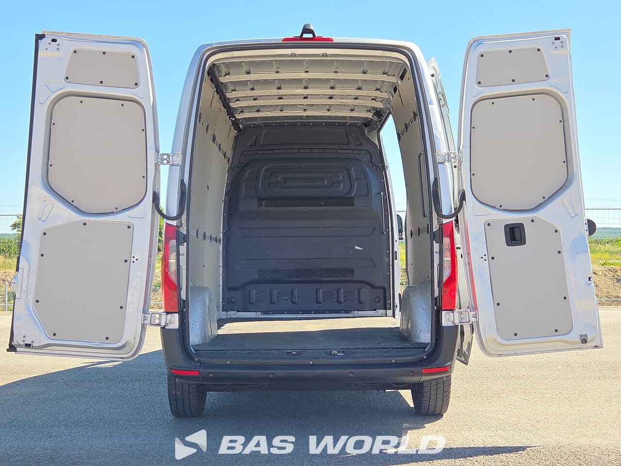 Other : Mercedes Sprinter 215 CDI закрыто