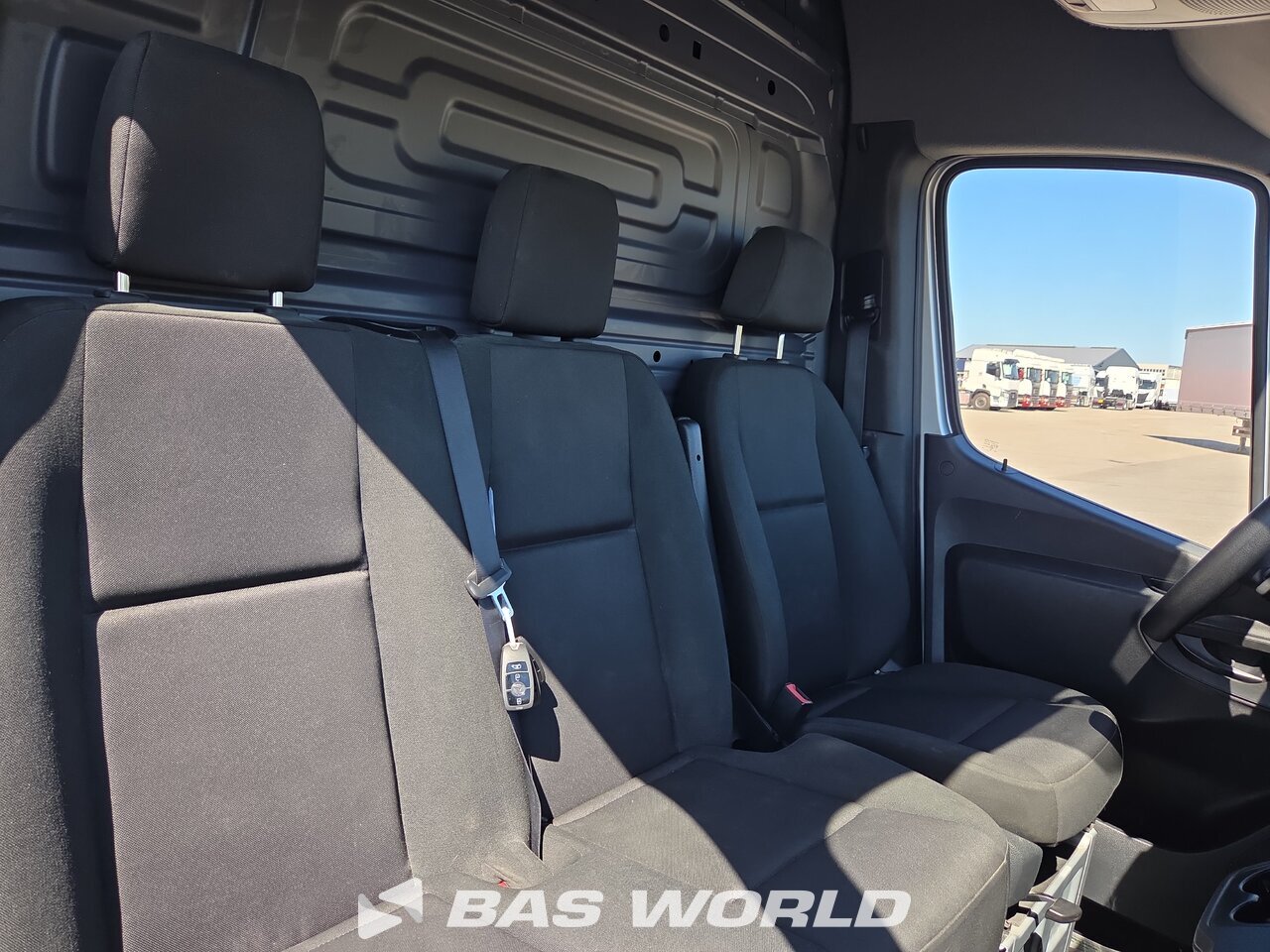 Other : Mercedes Sprinter 215 CDI закрыто