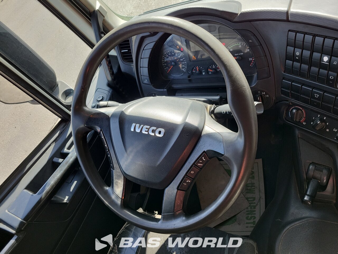 Other : Iveco EuroTrakker 410pk camión con gancho elevador