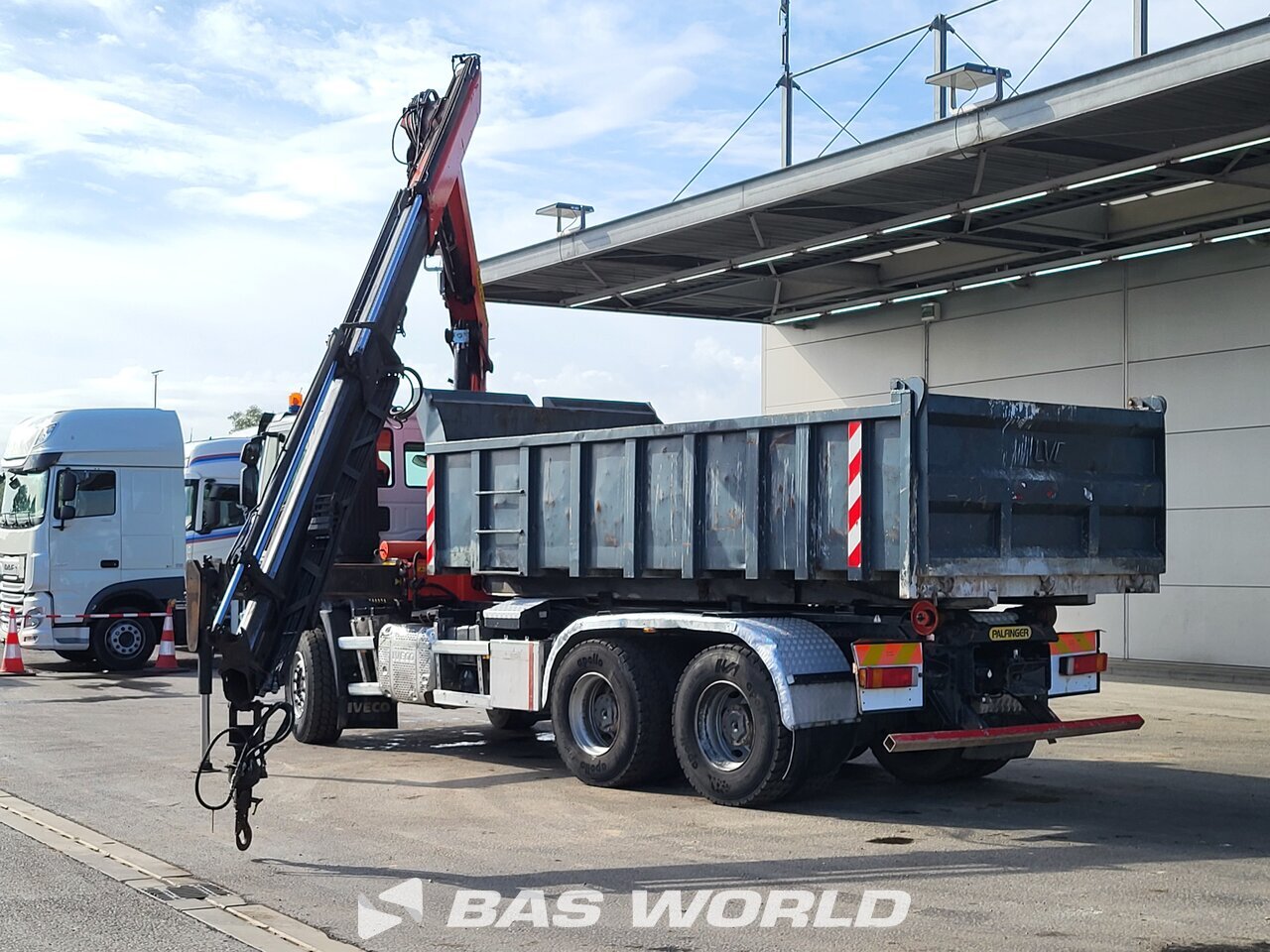 Other : Iveco EuroTrakker 410pk camión con gancho elevador