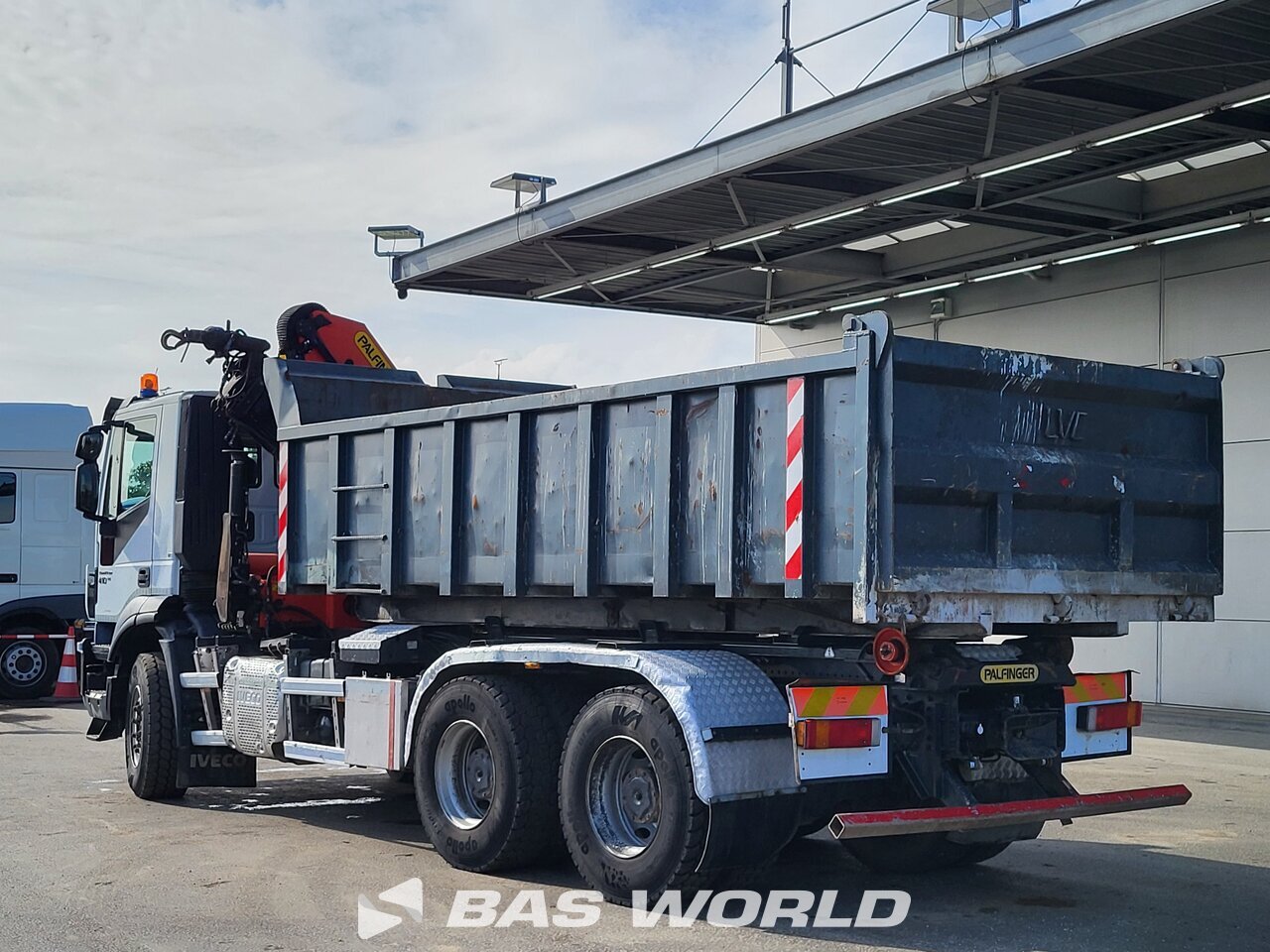 Other : Iveco EuroTrakker 410pk camión con gancho elevador
