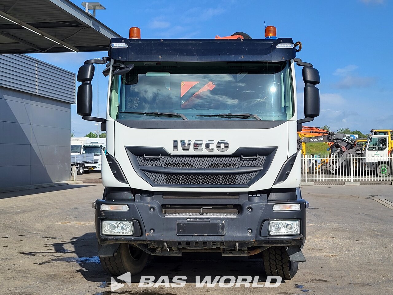 Other : Iveco EuroTrakker 410pk camión con gancho elevador