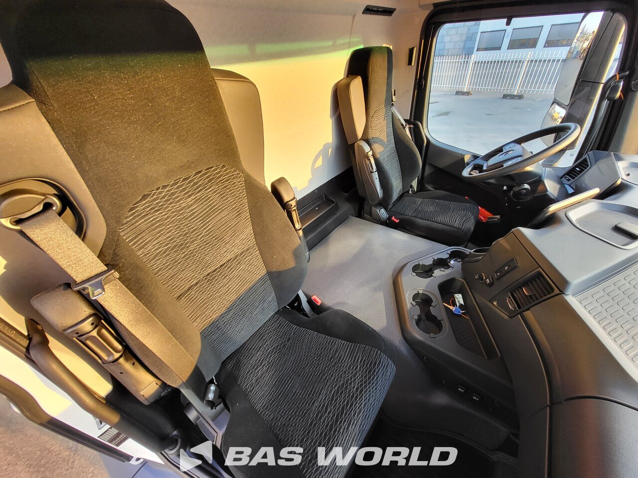 Other : Mercedes Actros 2532 شاحنة الجسم الصندوقي