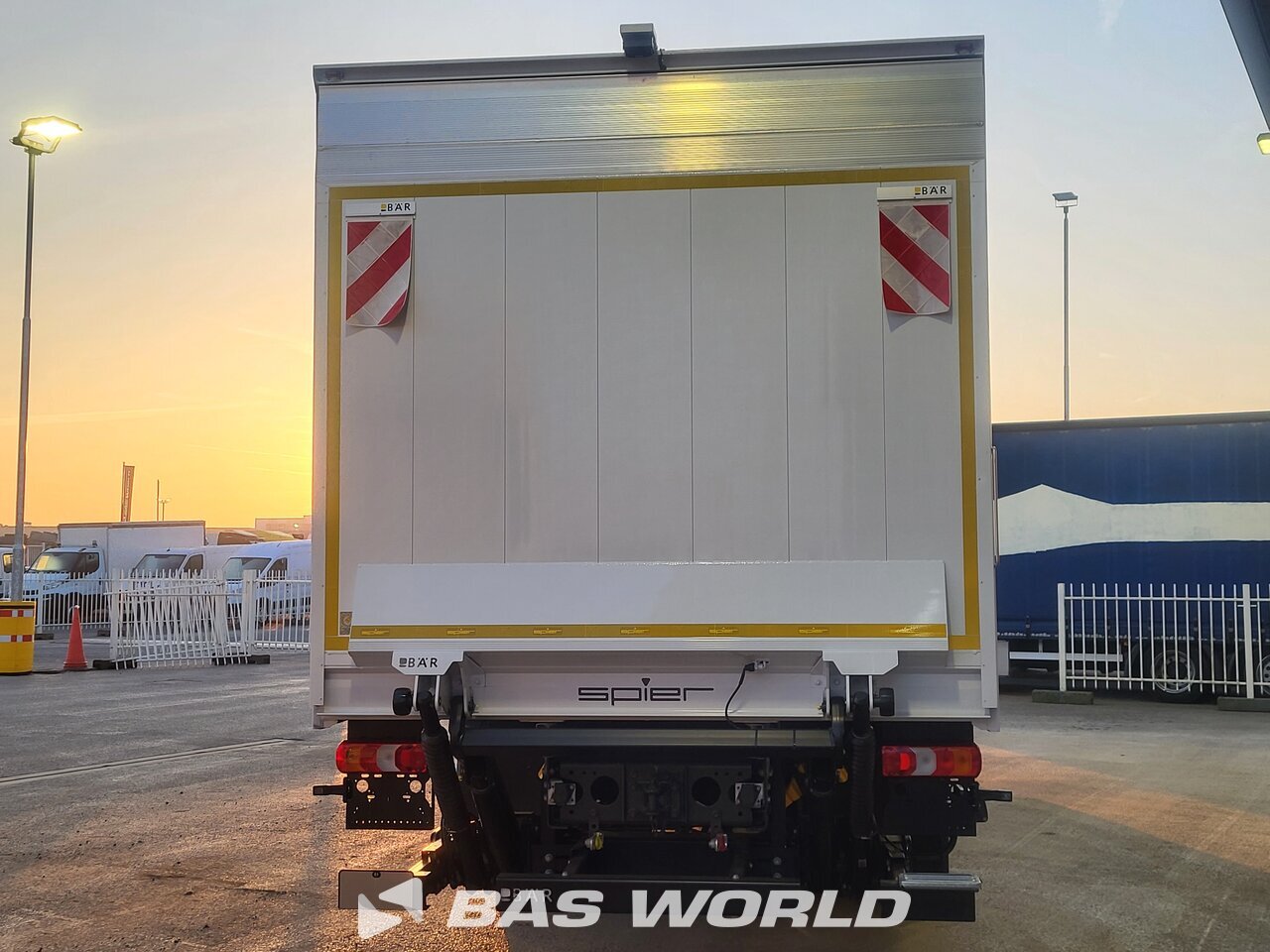 Other : Mercedes Actros 2532 شاحنة الجسم الصندوقي