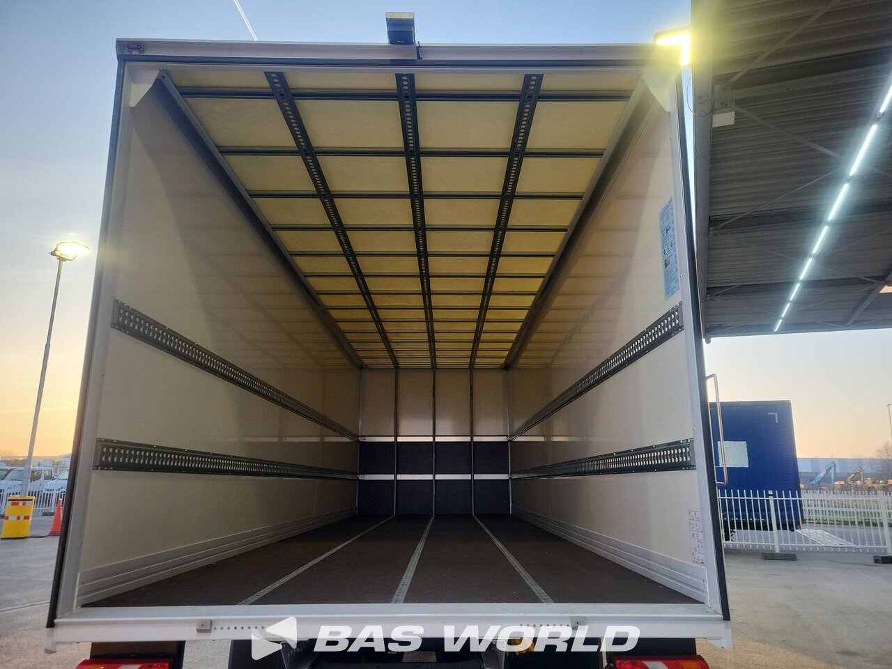 Other : Mercedes Actros 2532 شاحنة الجسم الصندوقي