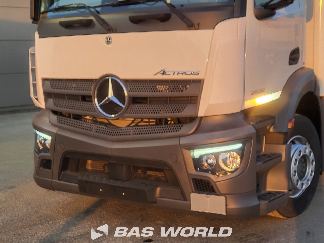 Other : Mercedes Actros 2532 شاحنة الجسم الصندوقي