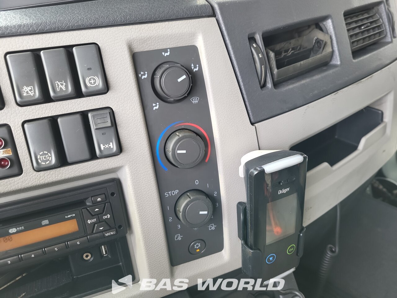 Other : Volvo FL 250 Flatbed trucks