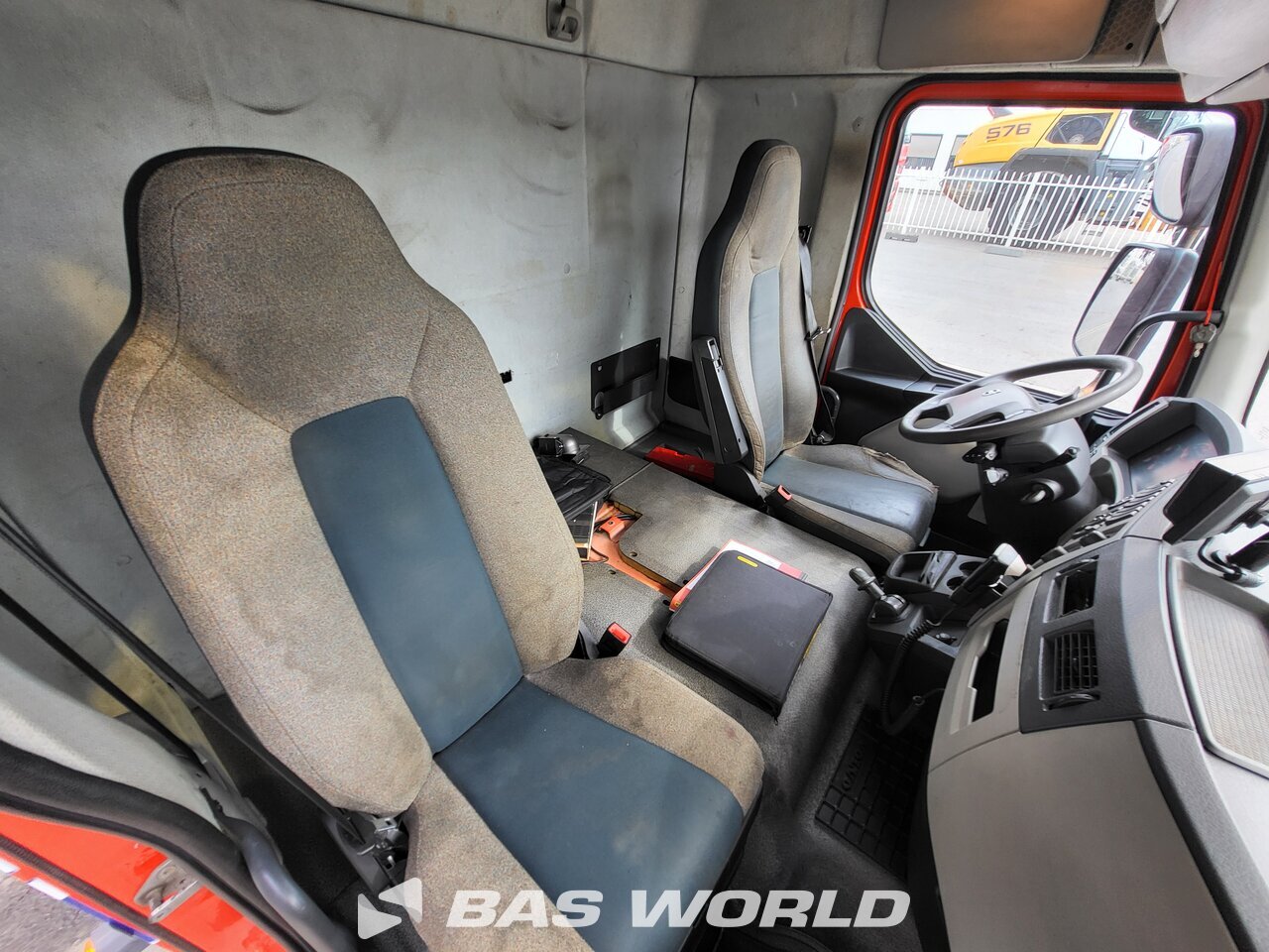Other : Volvo FL 250 Flatbed trucks