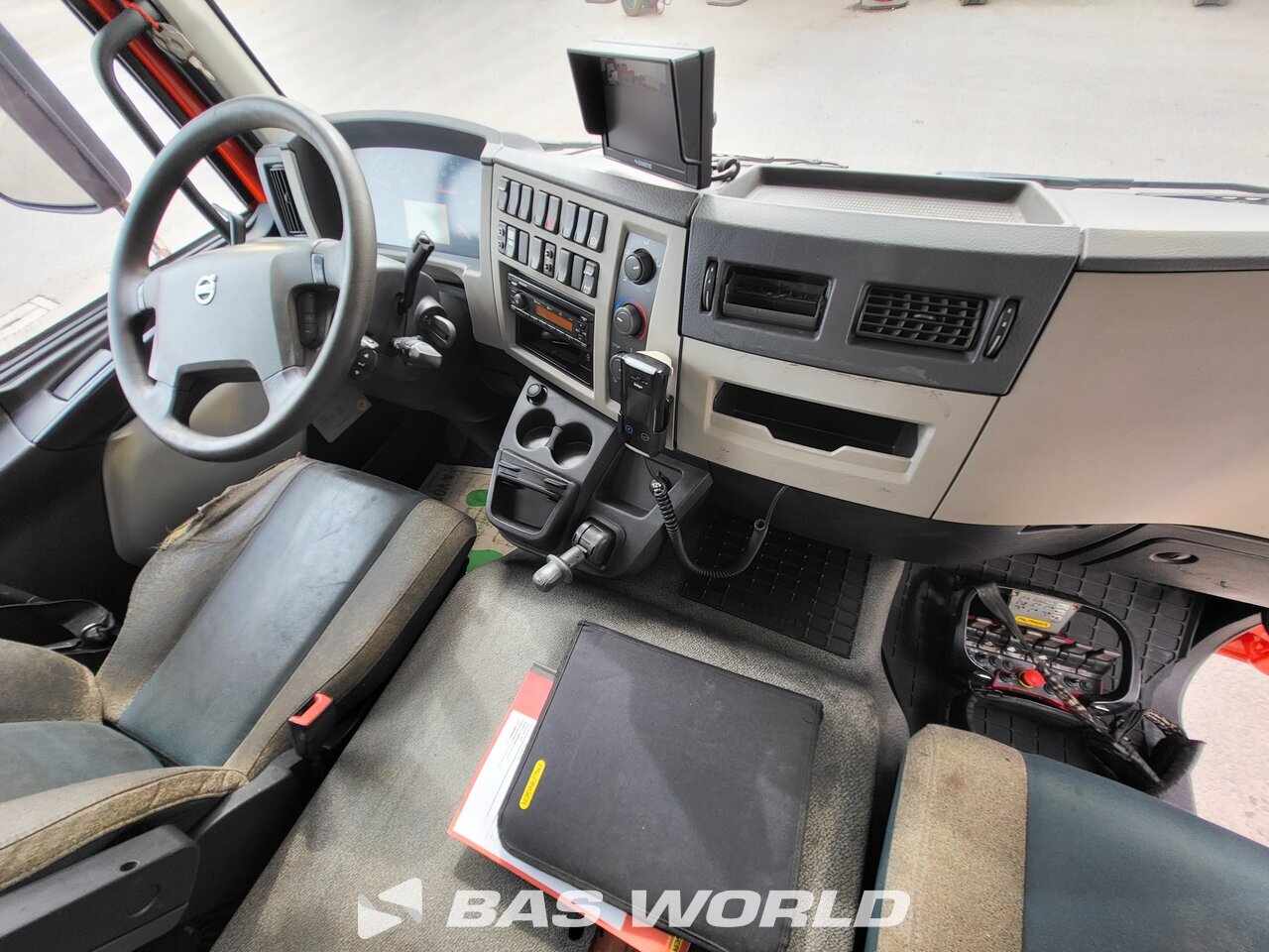 Other : Volvo FL 250 Flatbed trucks